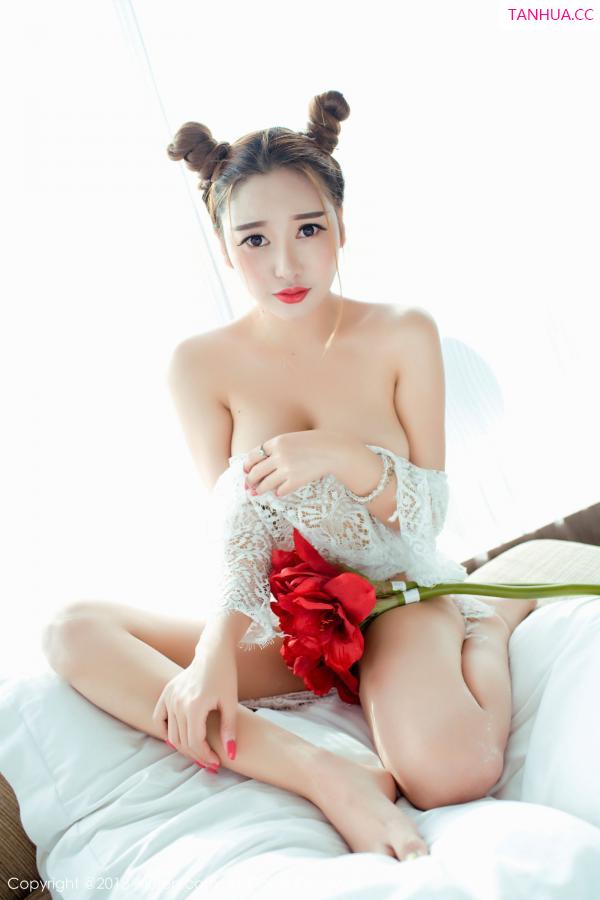 李梓熙  E杯欧派美女李梓熙 白色蕾丝透明裹身裙第19张图片